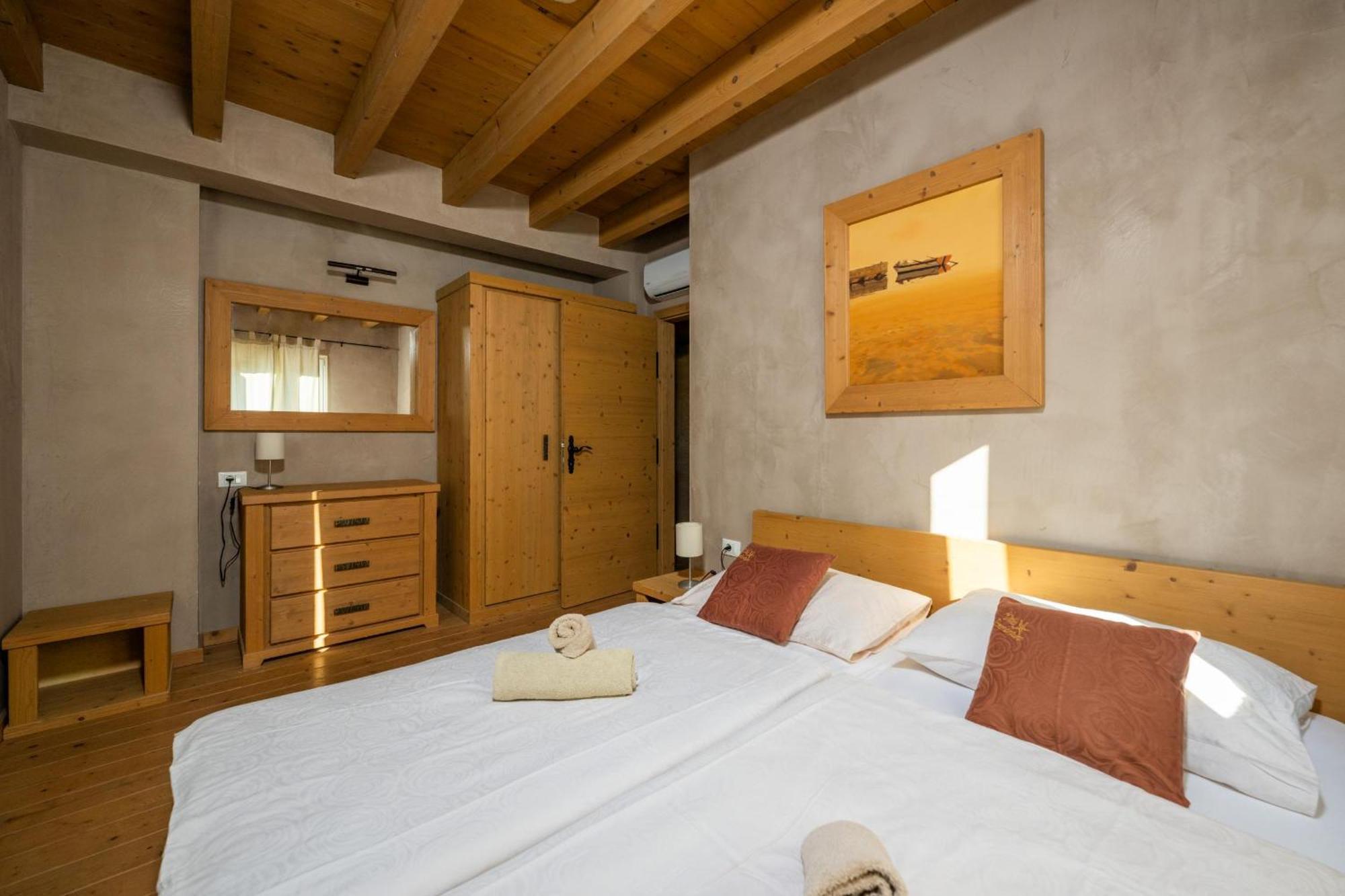 6-Bedroom Villa Chiara With Sea View بريمونتيرا المظهر الخارجي الصورة